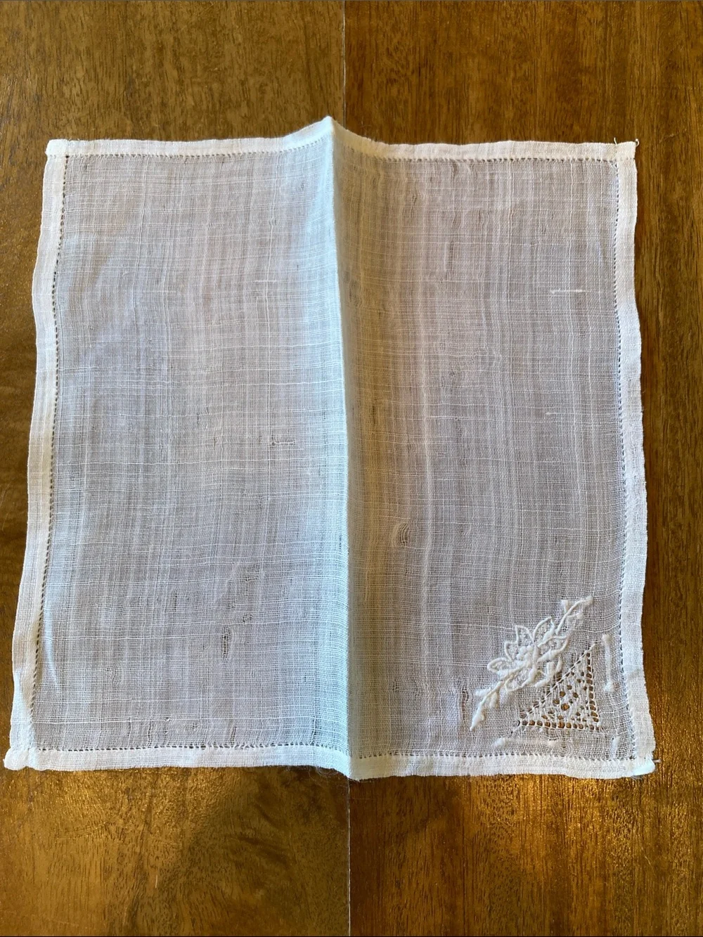 White Embroidered Square Linen Tablecloth Matching Napkin Set‎ Classic Home